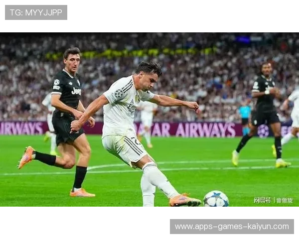 皇马边路回传后点头球稳稳命中