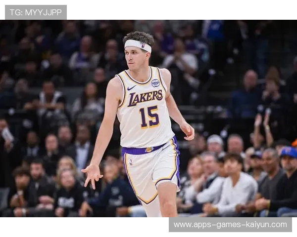 里夫斯补篮决定胜负，湖人球迷沸腾